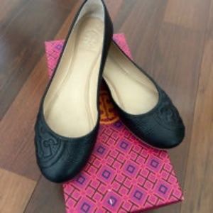 Tory Burch Ruby Ballet Flat - Black - Size 6
